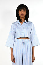 Short shirt with panels