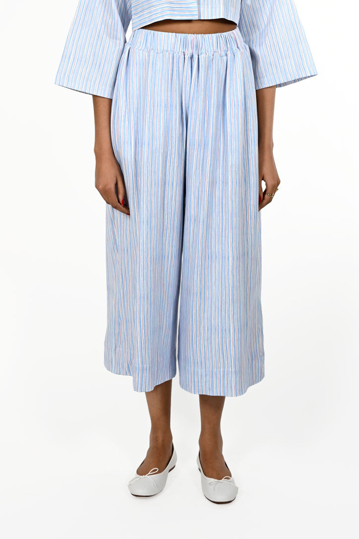 Baggy short trousers