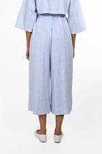 Baggy short trousers