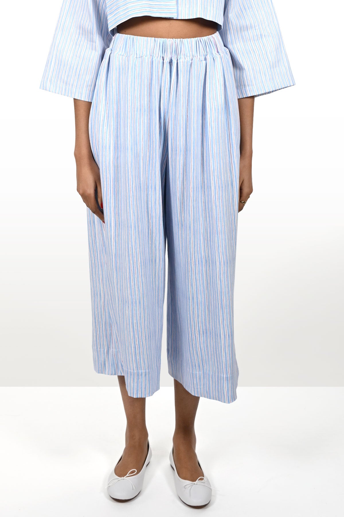 Baggy short trousers