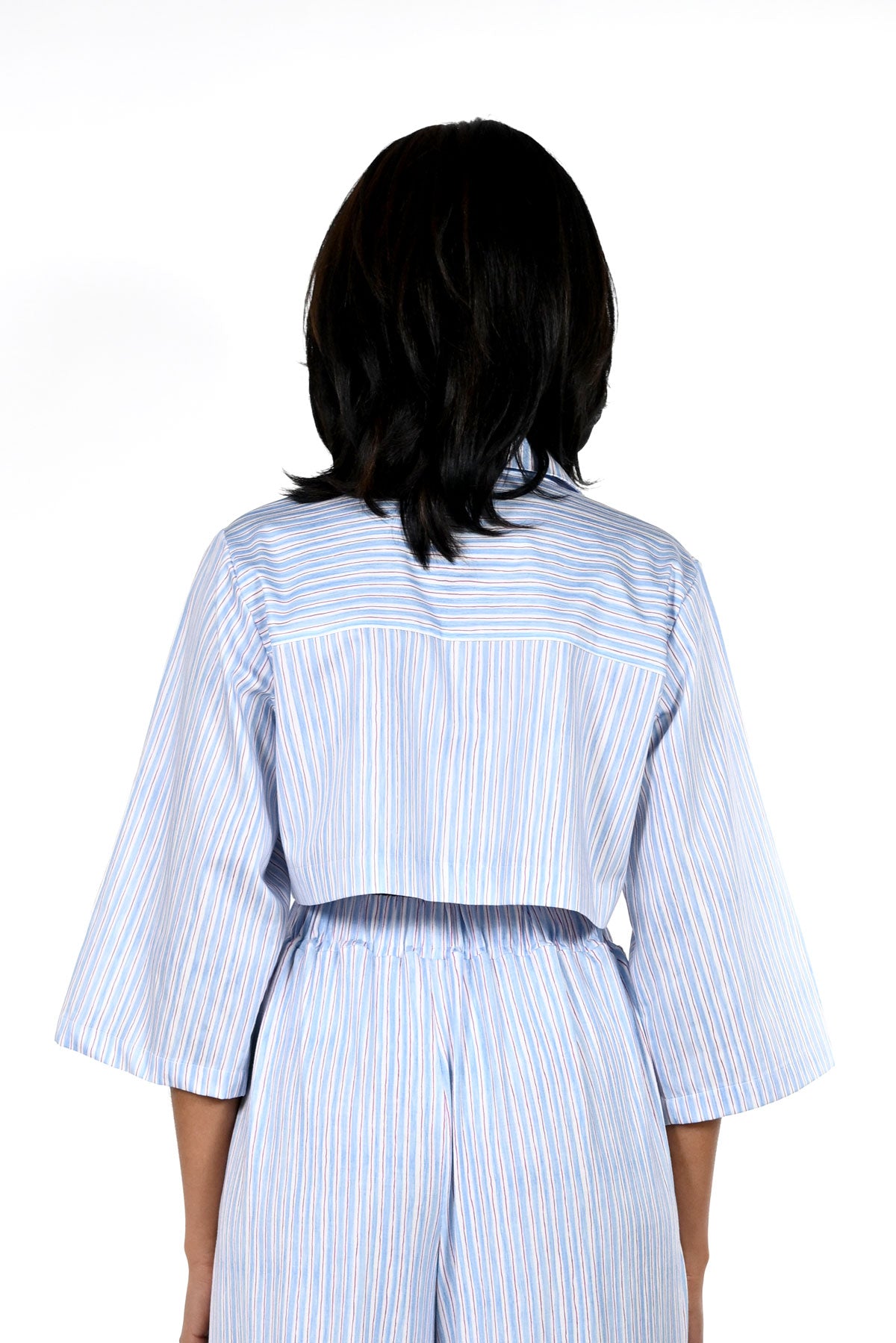 Short shirt with panels