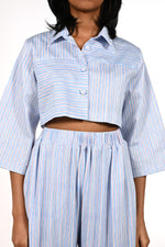 Short shirt with panels