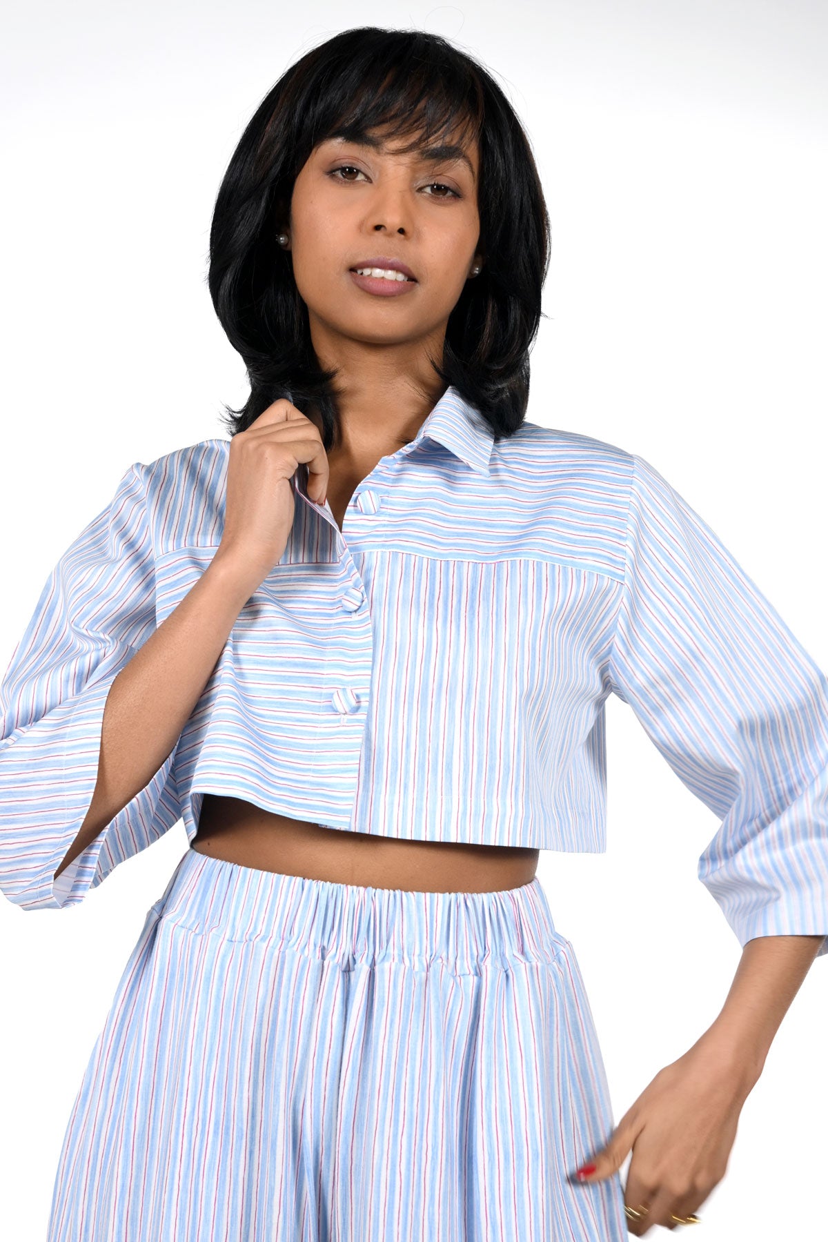 Short shirt with panels