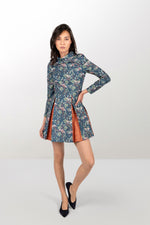 Short two-tone dress with raglan sleeves