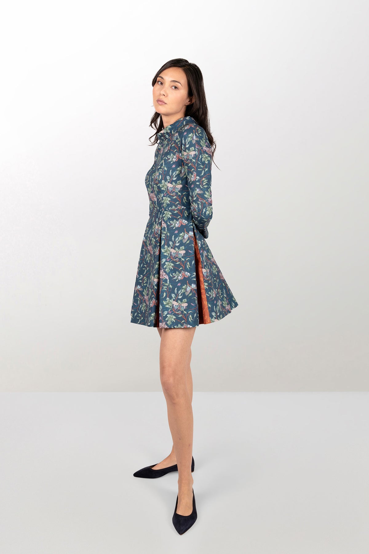 Short two-tone dress with raglan sleeves