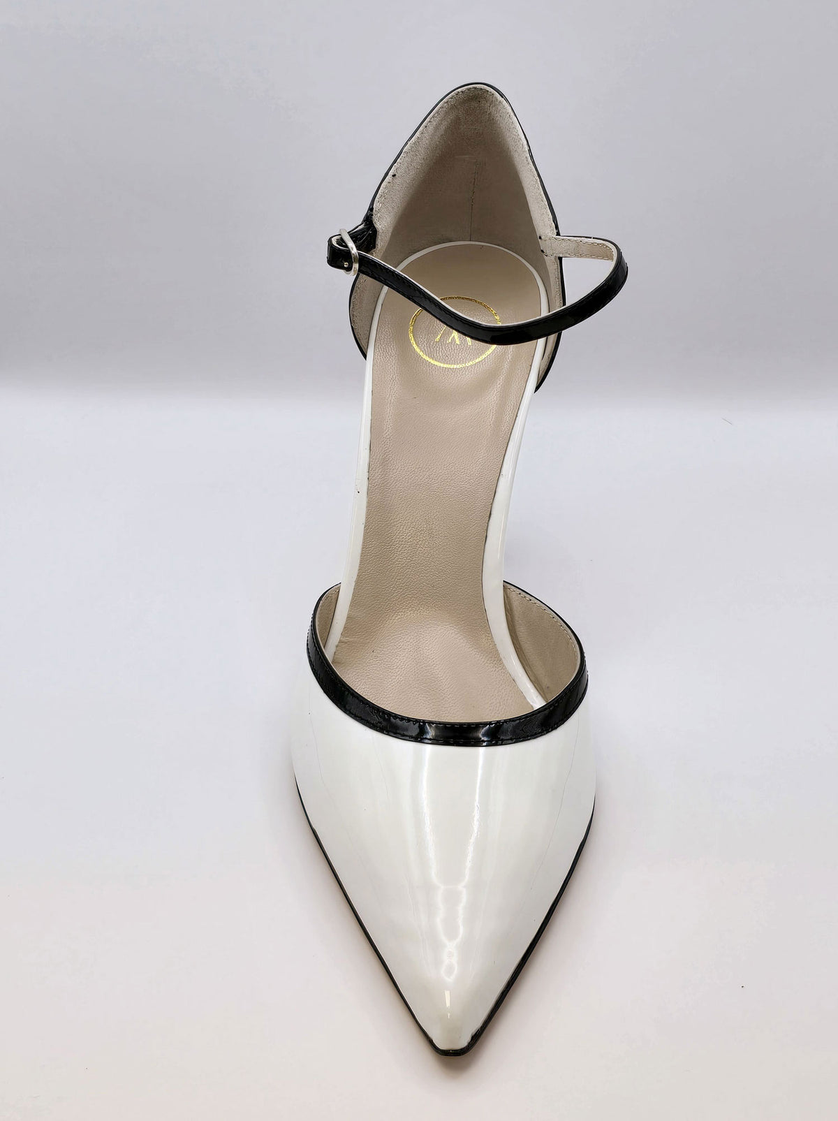 White high-heeled pumps with strap in varnish leather