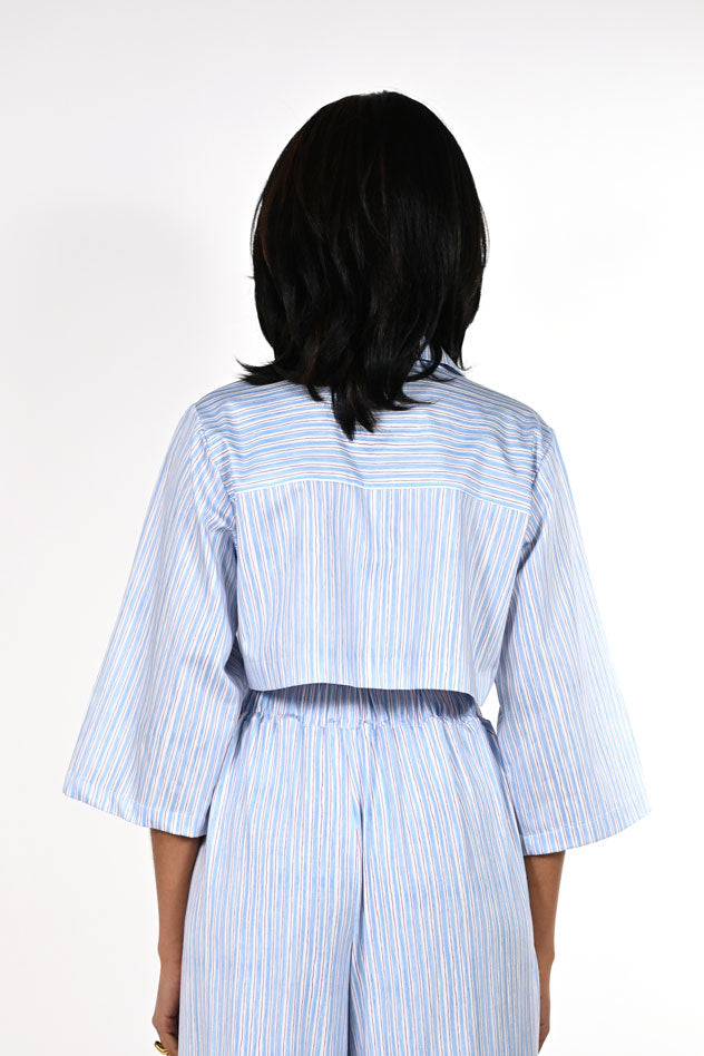 Short shirt with panels