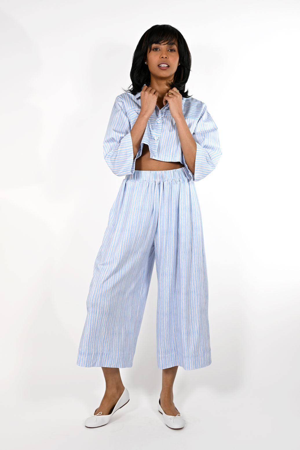 Short shirt with panels