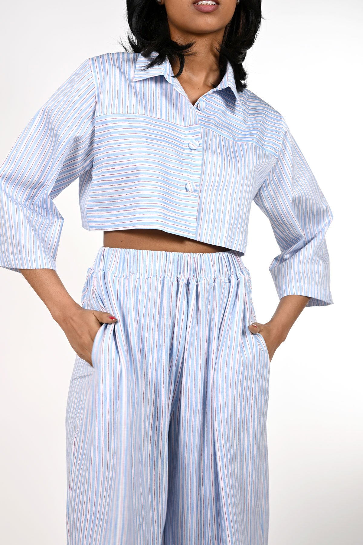 Short shirt with panels