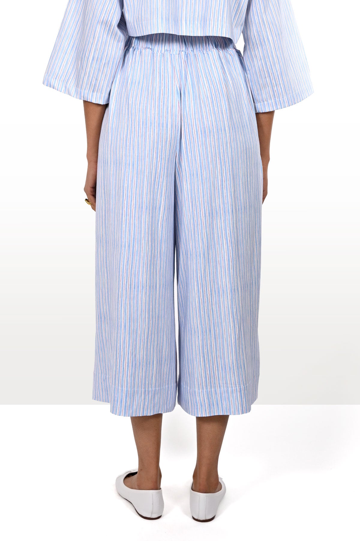 Baggy short trousers