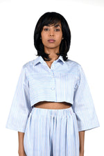 Short shirt with panels