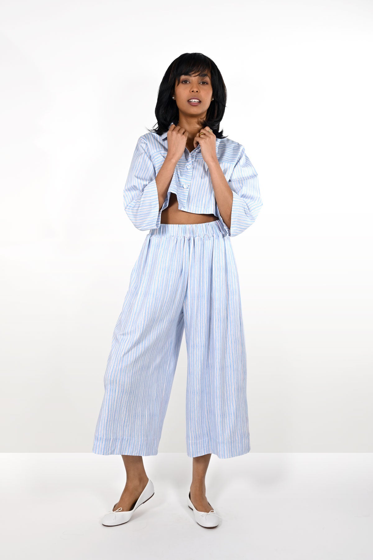 Short shirt with panels