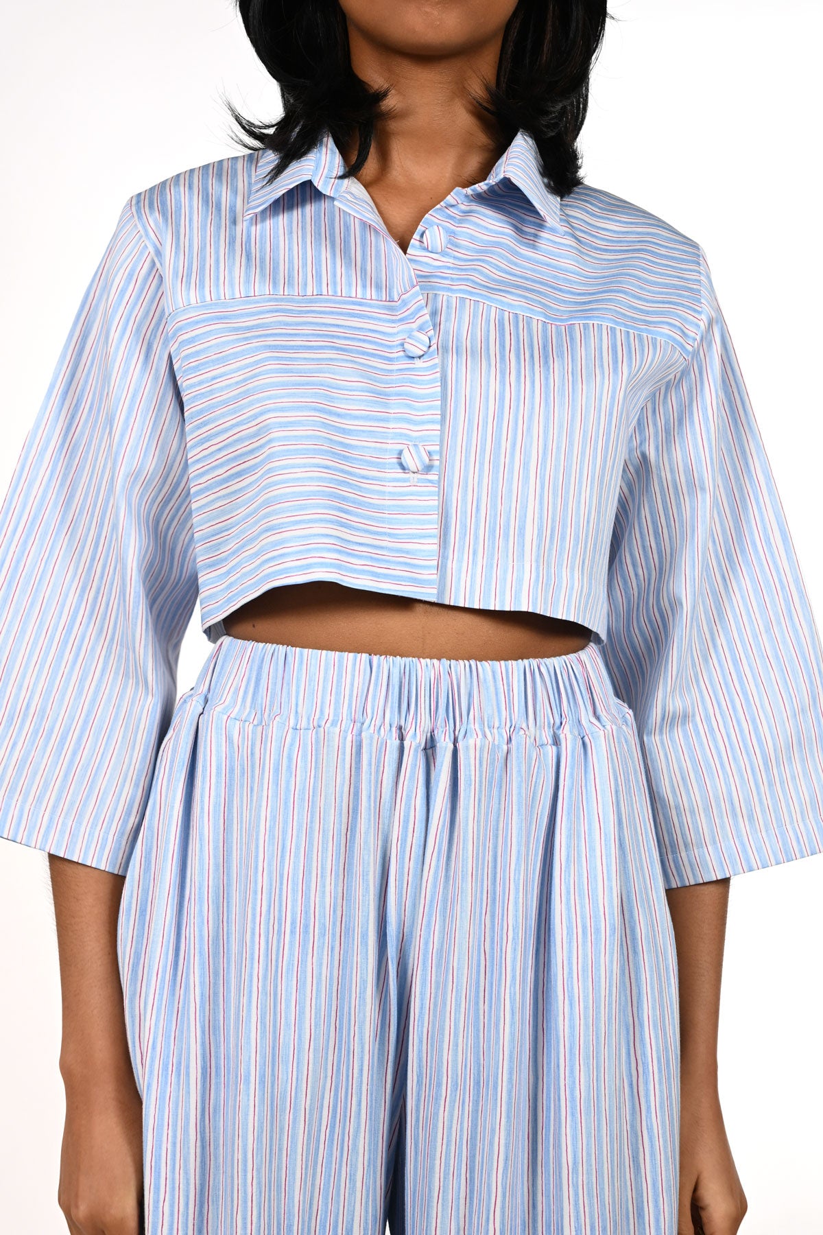 Short shirt with panels