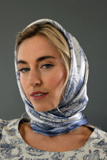 Silk Scraf 90 "Toile de Jouy" Blue