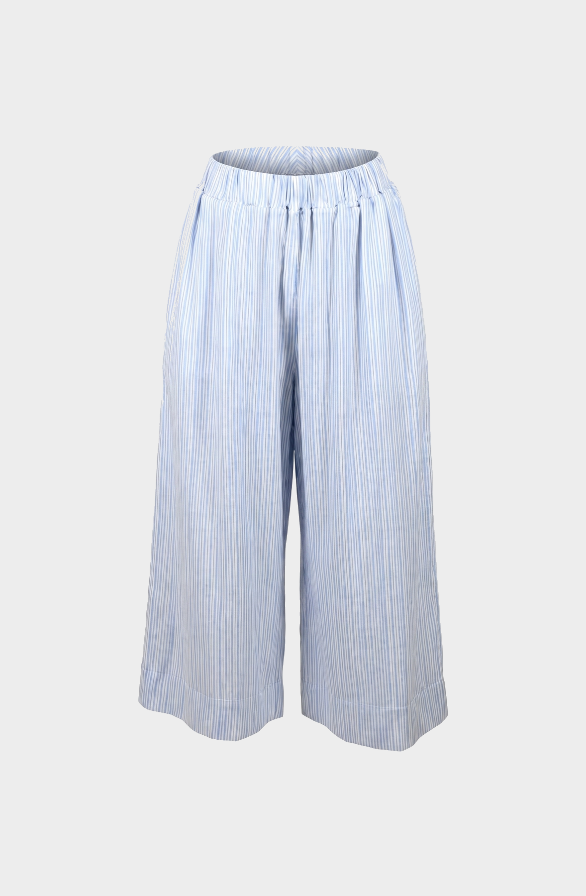 Baggy short trousers